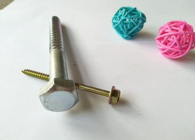 Tornillos de madera materiales de la Uno mismo-perforación del hilo de la cabeza de hex. del hierro medios con cinc azul y blanco