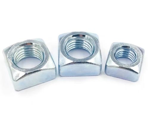 Din 557 Nueces cuadradas de acero al carbono de grado 4.8 / 8.8 para la industria pesada