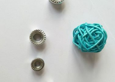 Nueces blancas del reborde de la cabeza de hex. del acero de carbono del final del cinc para la sujeción M5 - tamaño M20