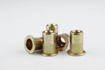 M4 Acero de carbono para fijaciones de tuercas de remaches hexagonales